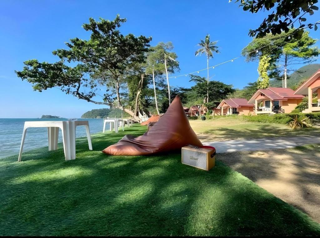 Sea Flower Resort Koh Chang Bagian luar foto