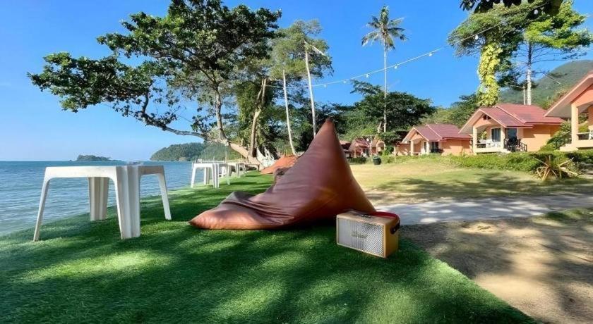 Sea Flower Resort Koh Chang Bagian luar foto